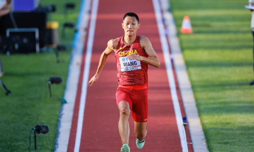 导演陈正道也表示，两个人都非常的年轻，距离主角的年龄是很接近的